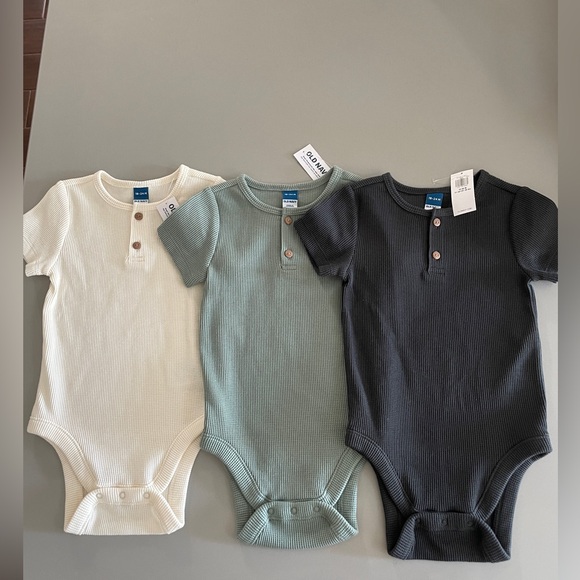 Old navy NWT bundle of onesies and one pieces - Picture 4 of 5